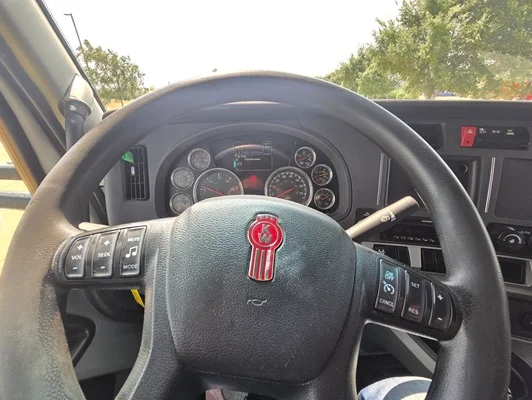 2020 Kenworth T680 in Cedar Rapids, IA — photo 23