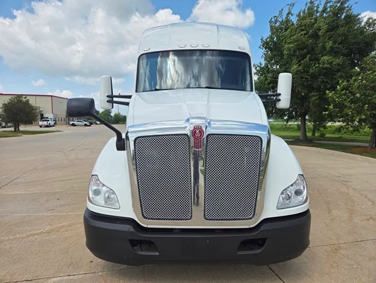2020 Kenworth T680 in Cedar Rapids, IA — photo 9