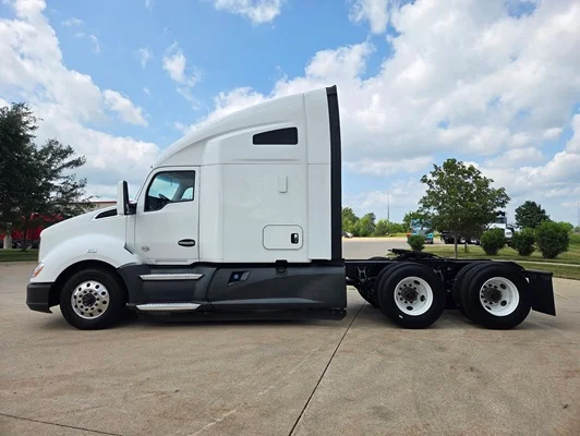 2020 Kenworth T680 in Cedar Rapids, IA — photo 8