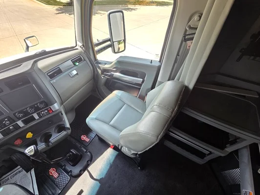 2020 Kenworth T680 in Cedar Rapids, IA — photo 30