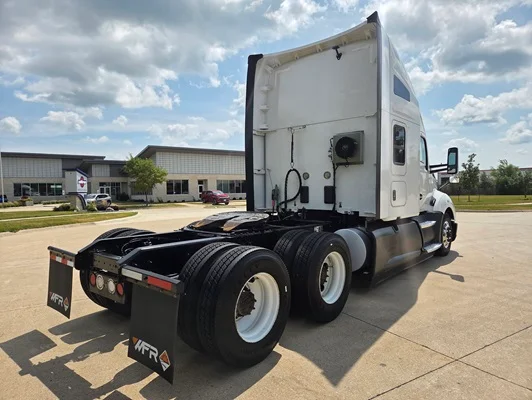 2020 Kenworth T680 in Cedar Rapids, IA — photo 11