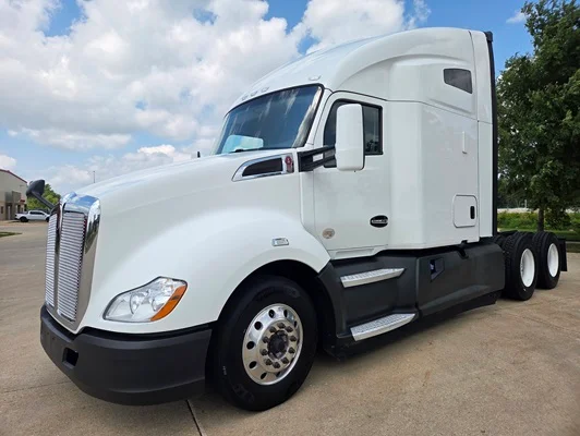 2020 Kenworth T680 in Cedar Rapids, IA — photo 2