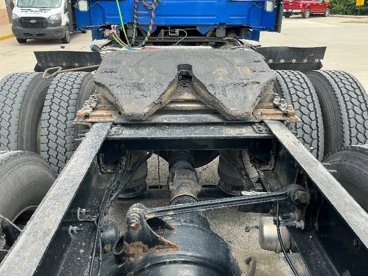 2019 Volvo VNL 300 - image 6