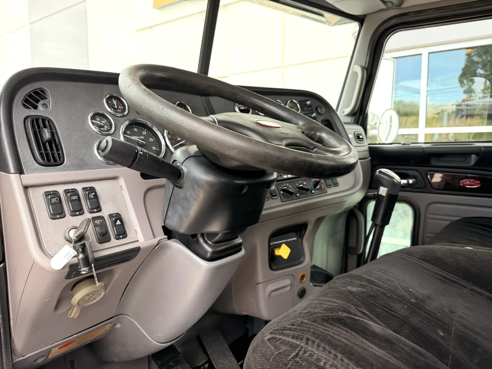 2016 Peterbilt 389 in Greer, SC — photo 15