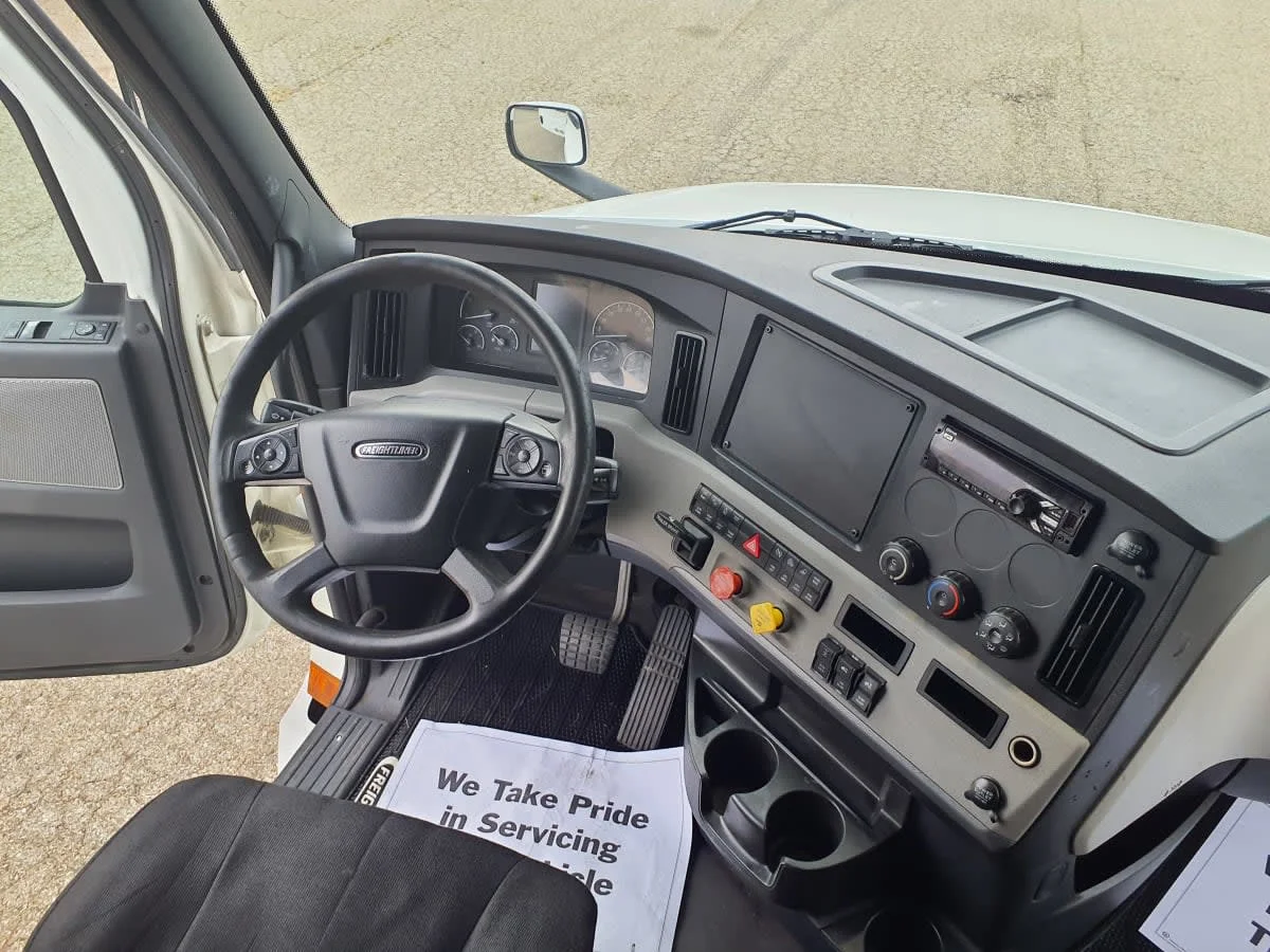2019 Freightliner Cascadia in Wayland, MI — photo 7