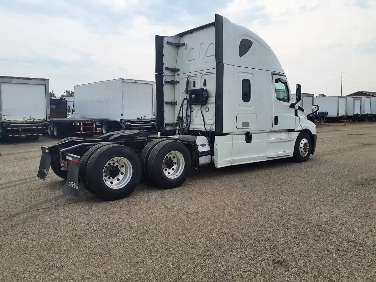 2019 Freightliner Cascadia in Wayland, MI — photo 4