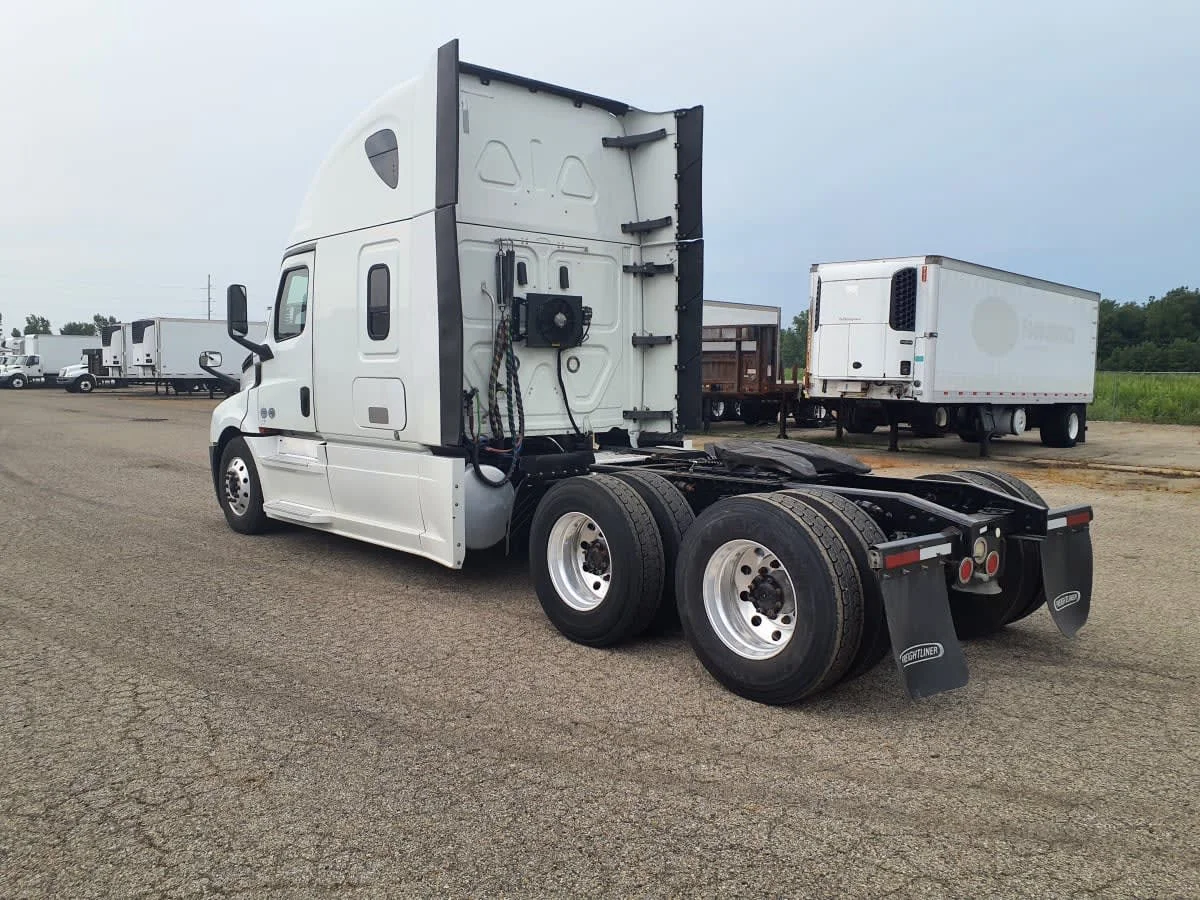 2019 Freightliner Cascadia in Wayland, MI — photo 6