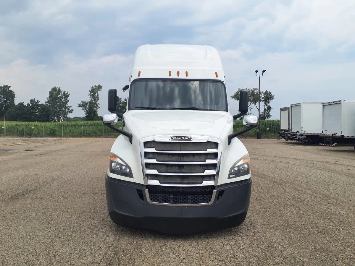2019 Freightliner Cascadia in Wayland, MI — photo 2