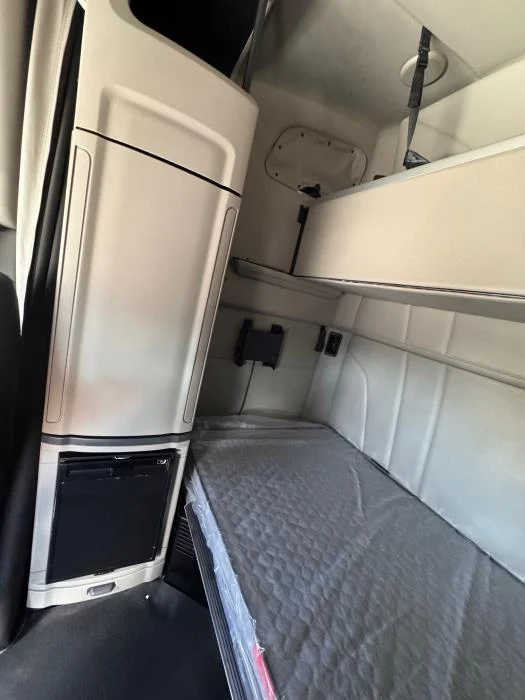 2021 Peterbilt 579 - image 15