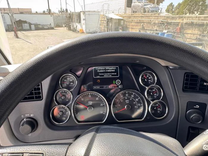 2021 Peterbilt 579 - image 11