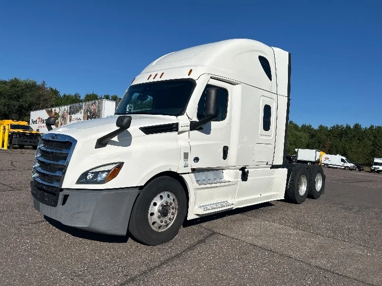 2022 Freightliner Cascadia - image 3