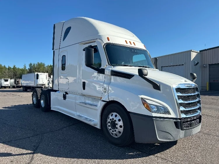 2022 Freightliner Cascadia in Eau Claire, WI