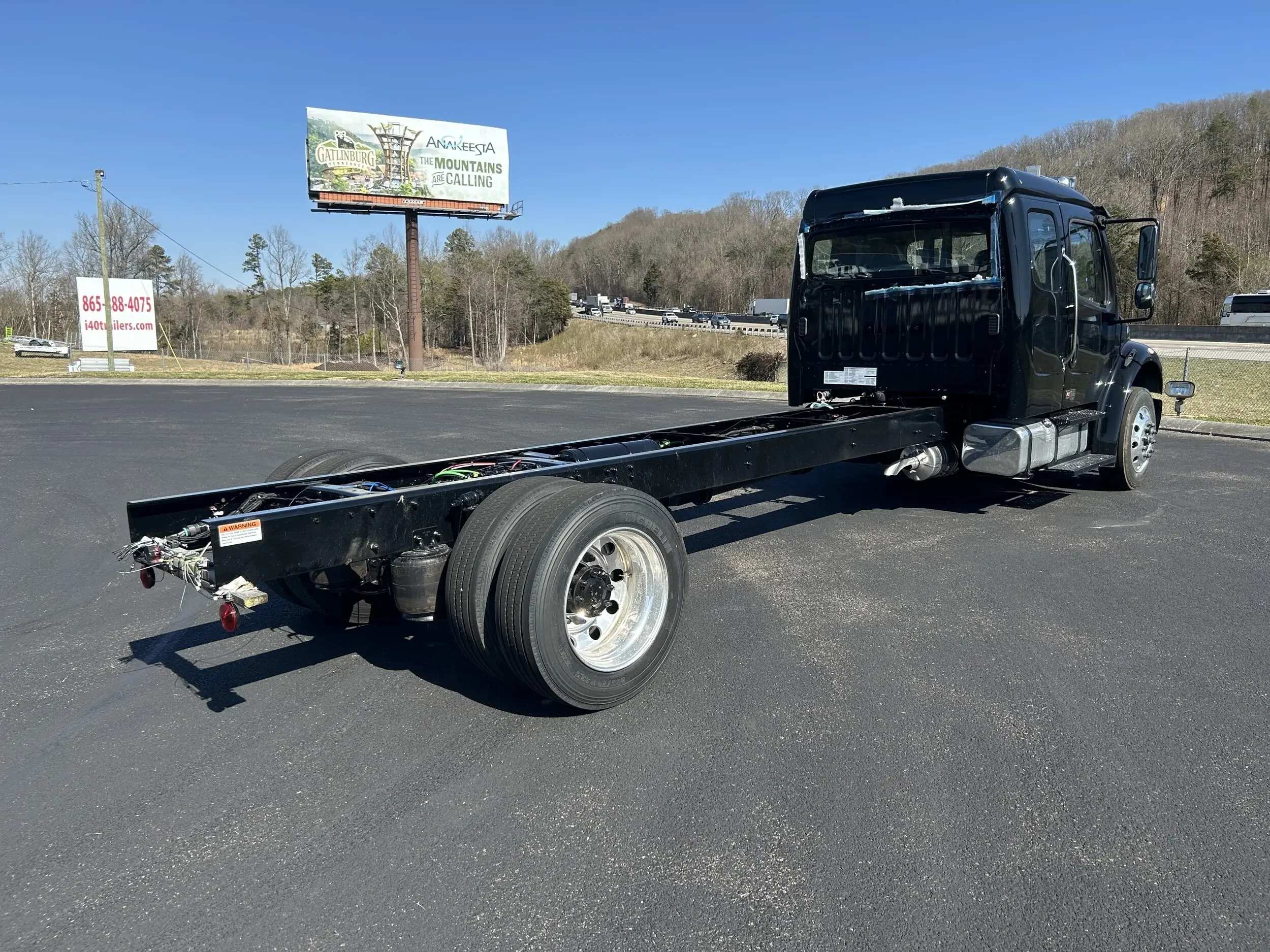 2025 Freightliner M2 106 - image 3