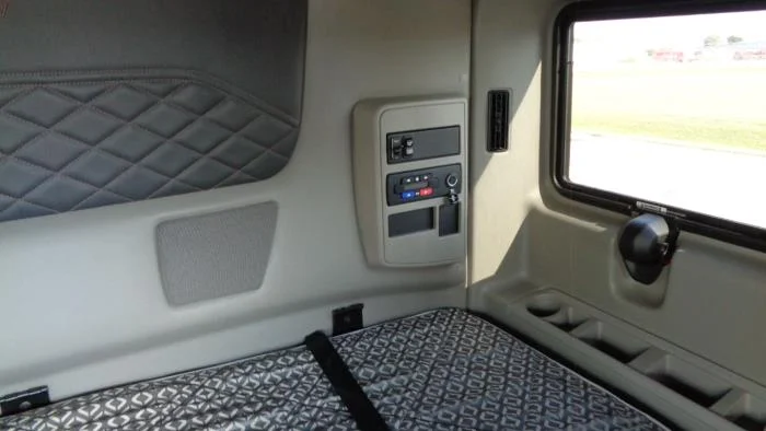 2026 International LT - image 17