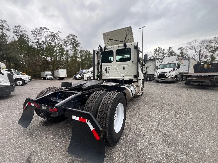 2020 Freightliner Cascadia in Pensacola, FL — photo 7