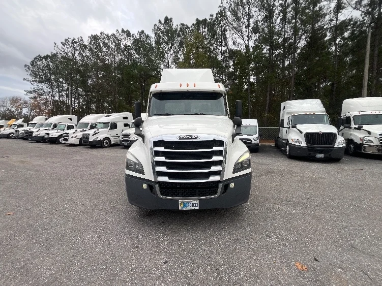 2020 Freightliner Cascadia in Pensacola, FL — photo 2