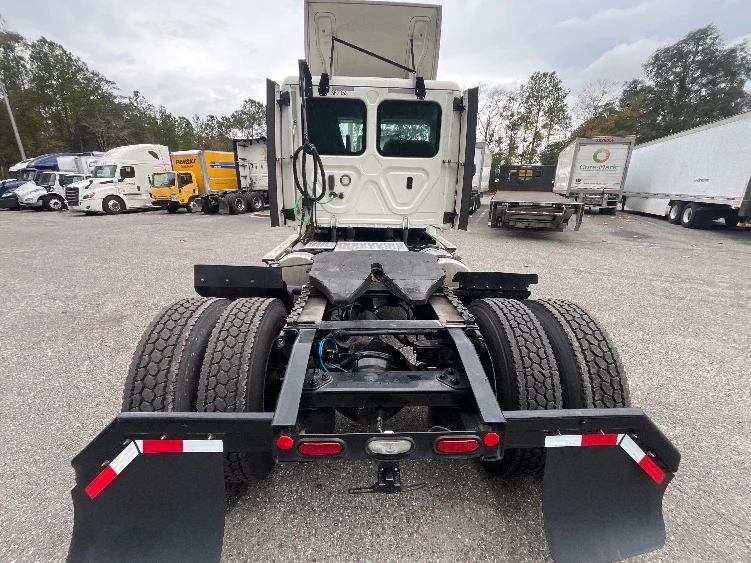 2020 Freightliner Cascadia in Pensacola, FL — photo 6