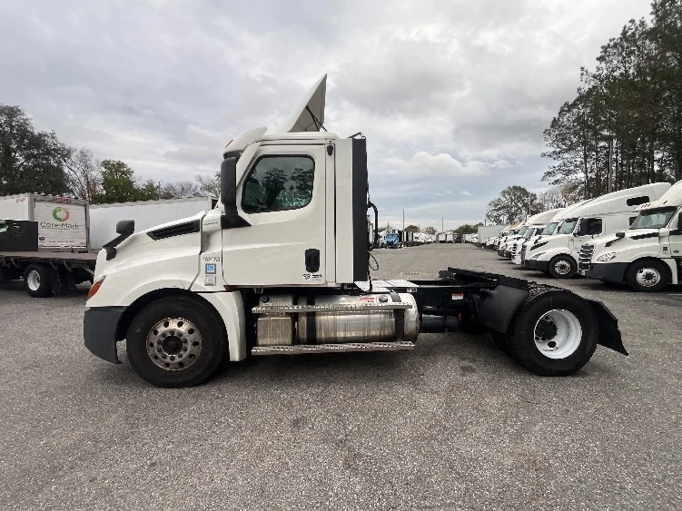2020 Freightliner Cascadia in Pensacola, FL — photo 4