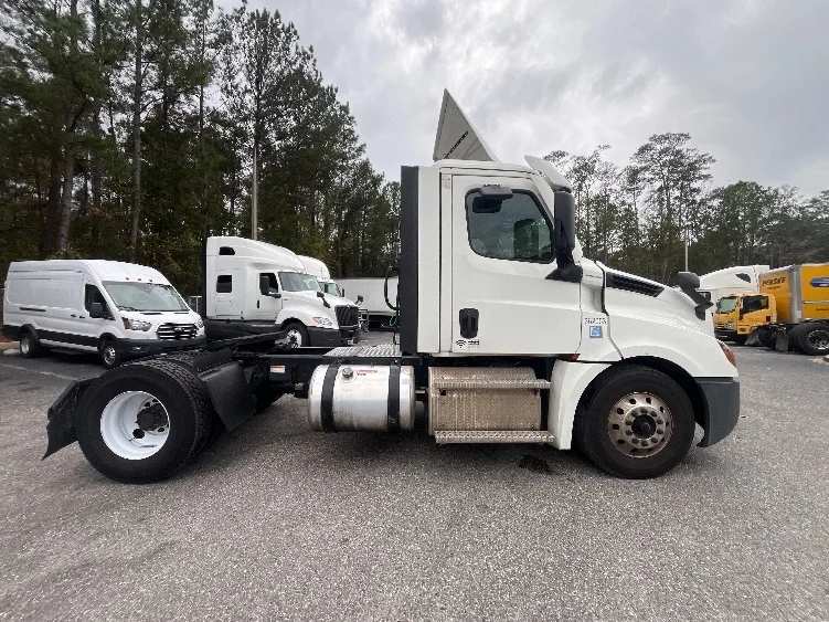 2020 Freightliner Cascadia in Pensacola, FL — photo 8