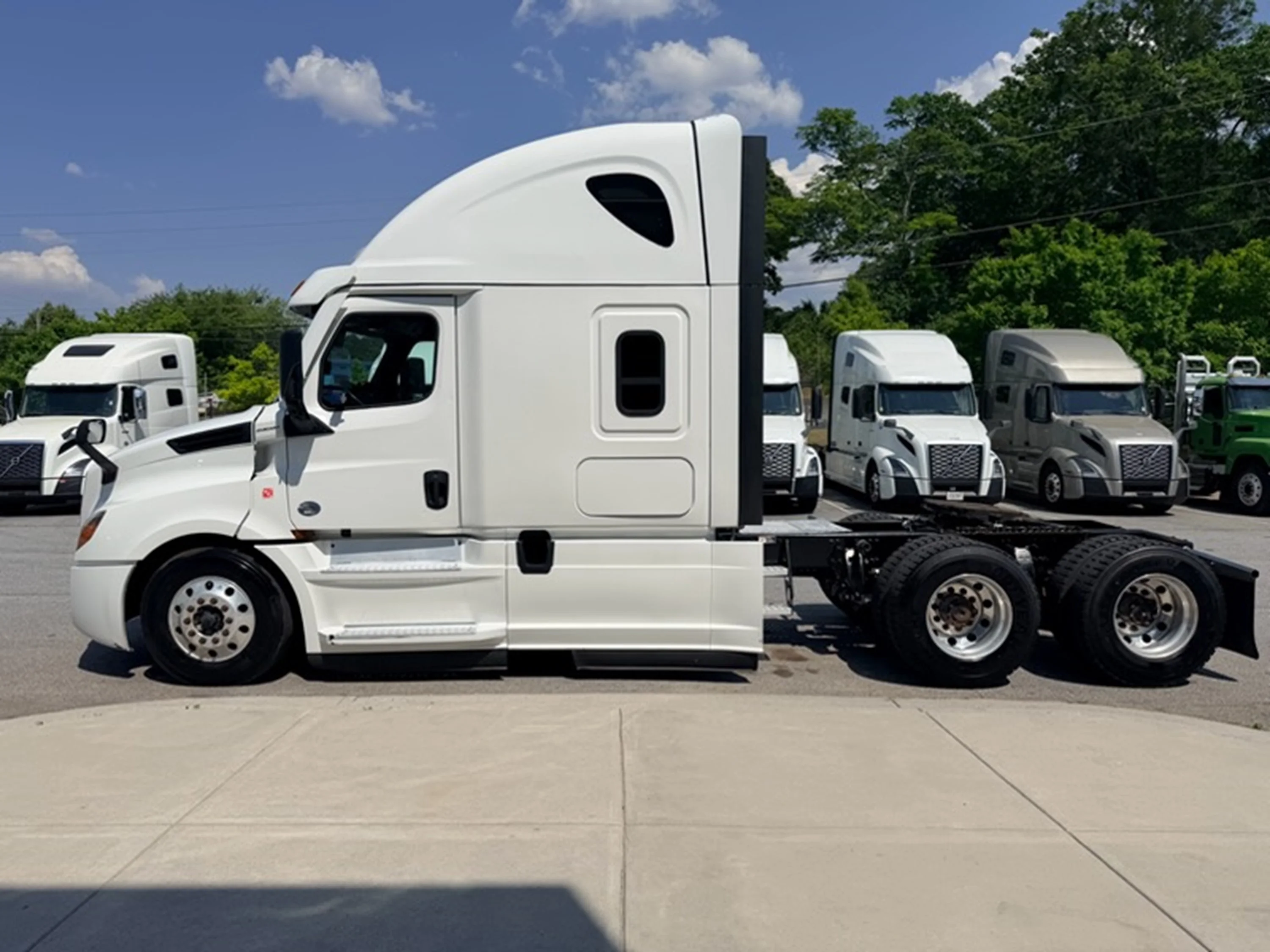 2023 Freightliner Cascadia - image 6