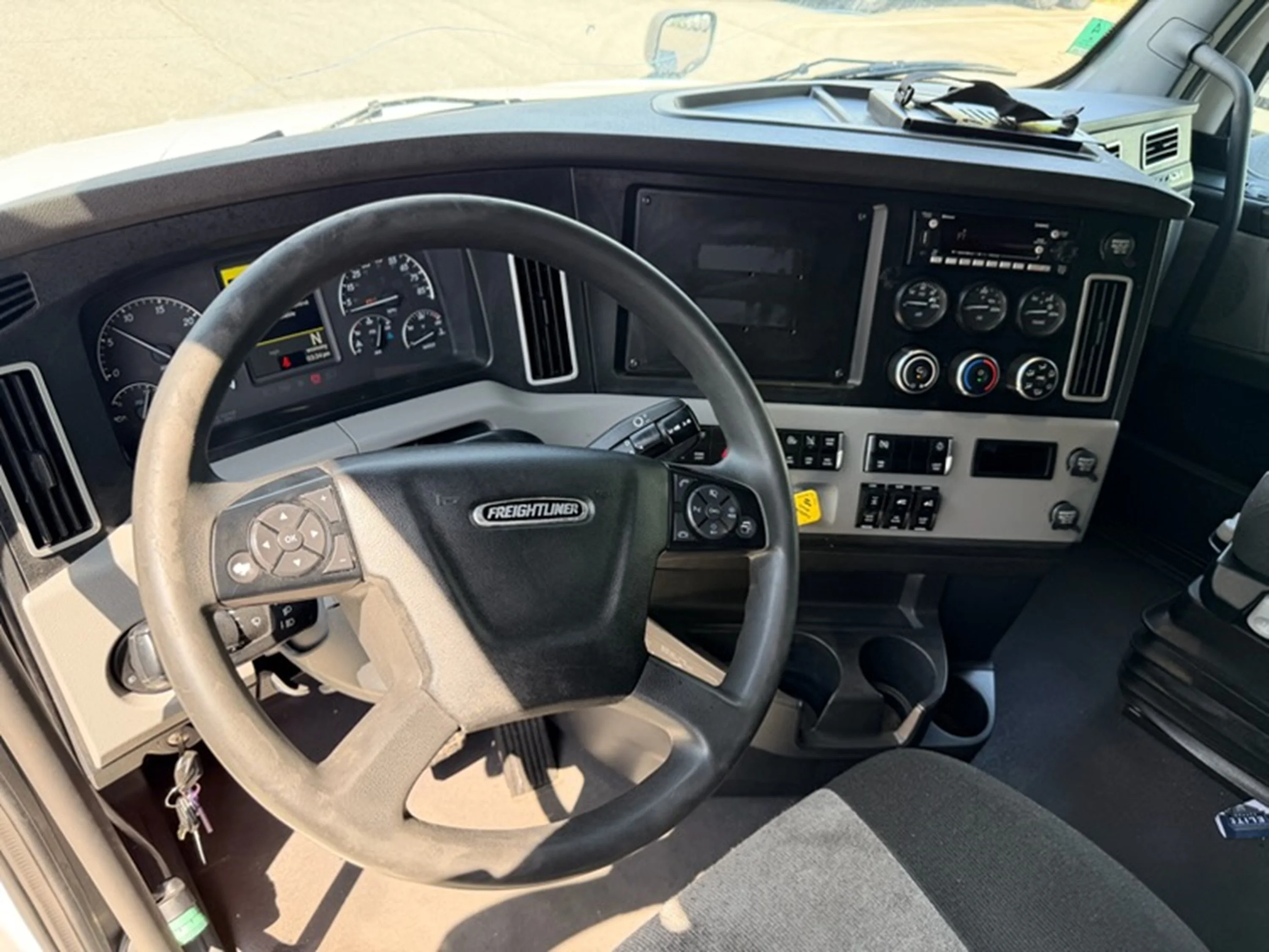 2023 Freightliner Cascadia - image 8
