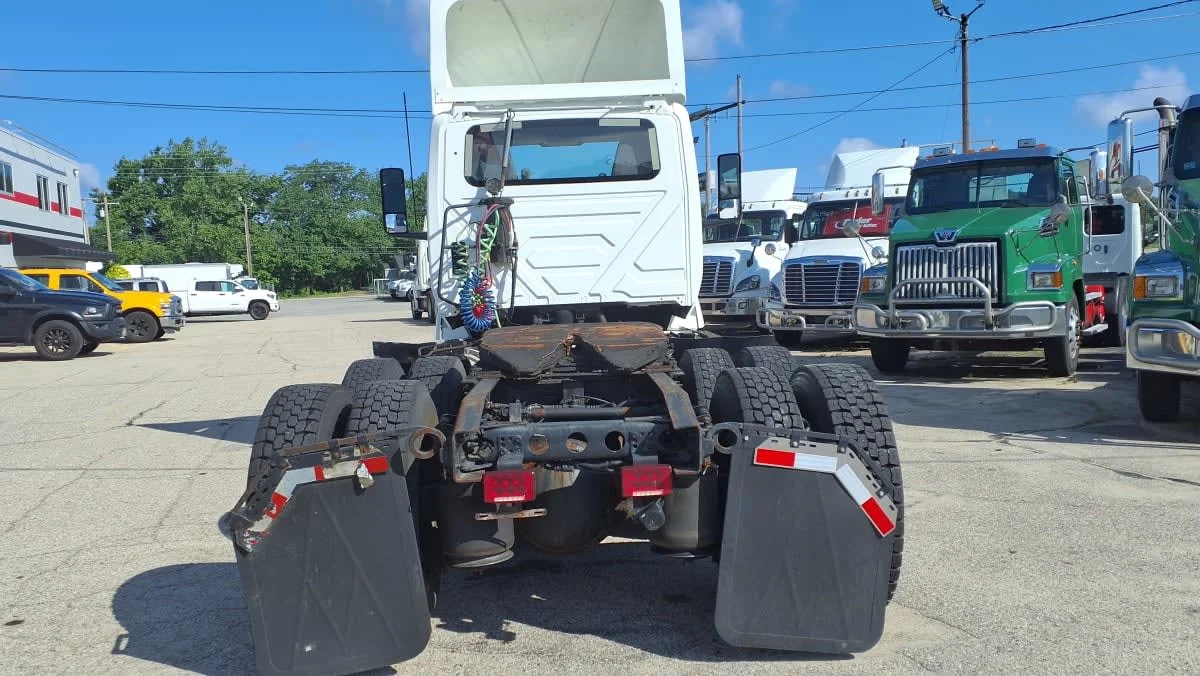 2019 International LT in Warwick, RI — photo 5