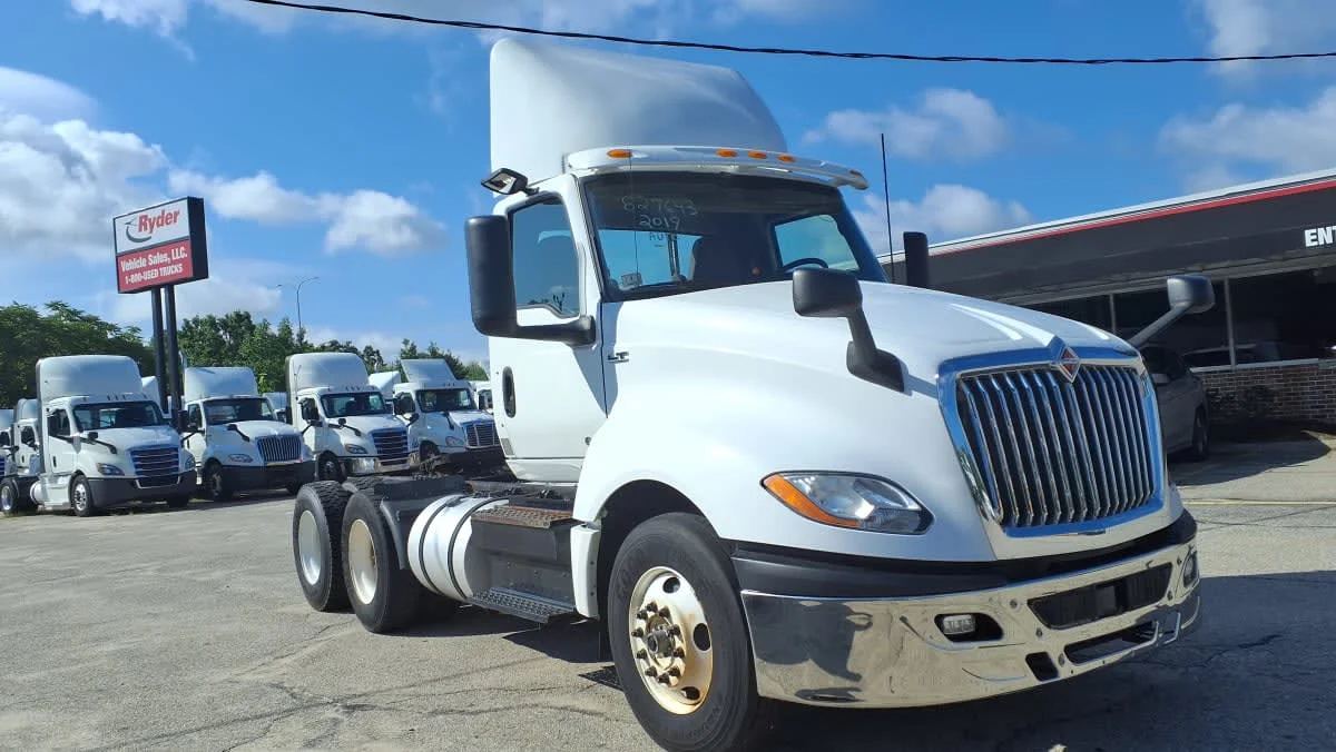 2019 International LT in Warwick, RI — photo 3