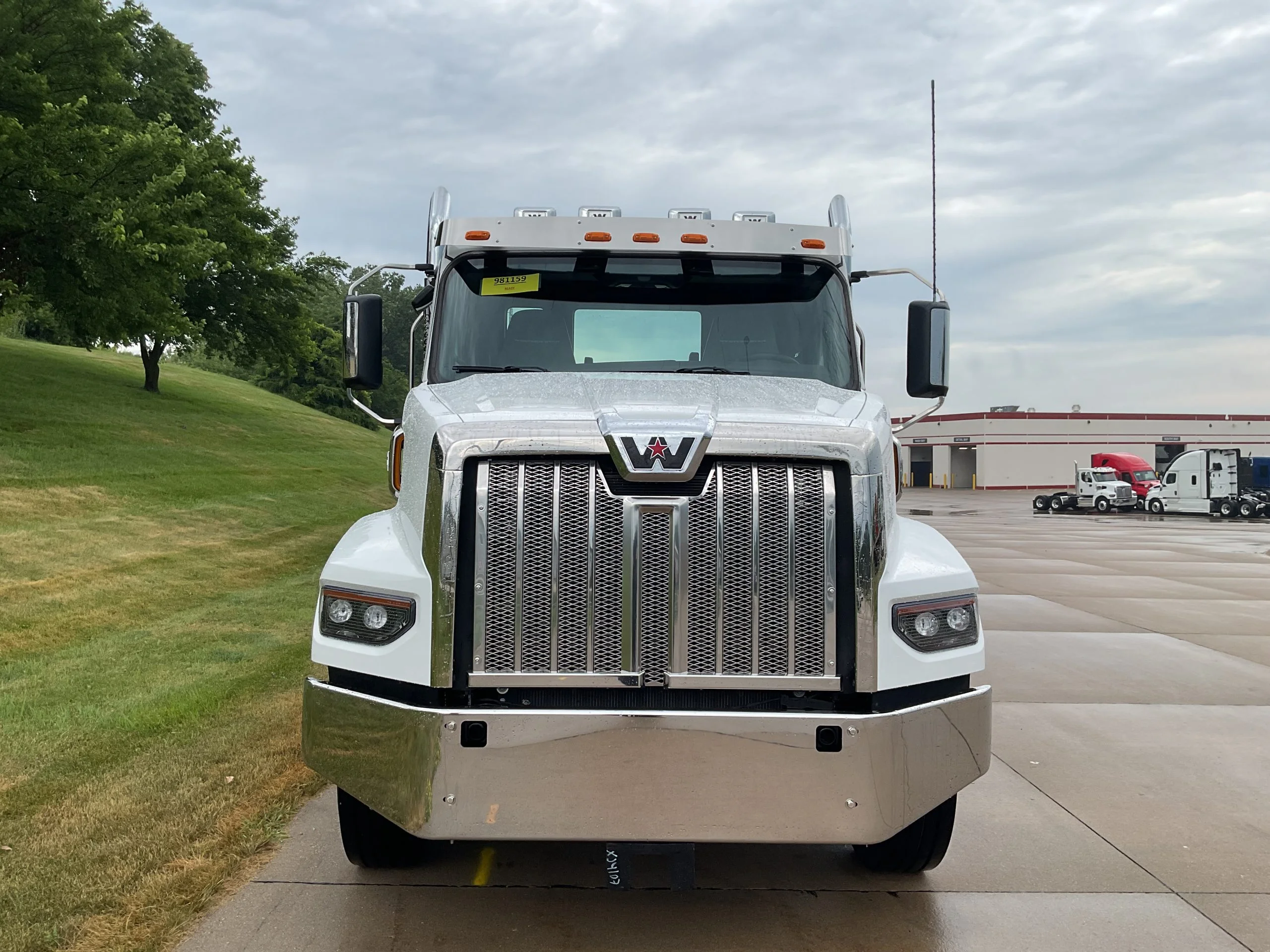 2027 Western Star in Davenport, IA — photo 2