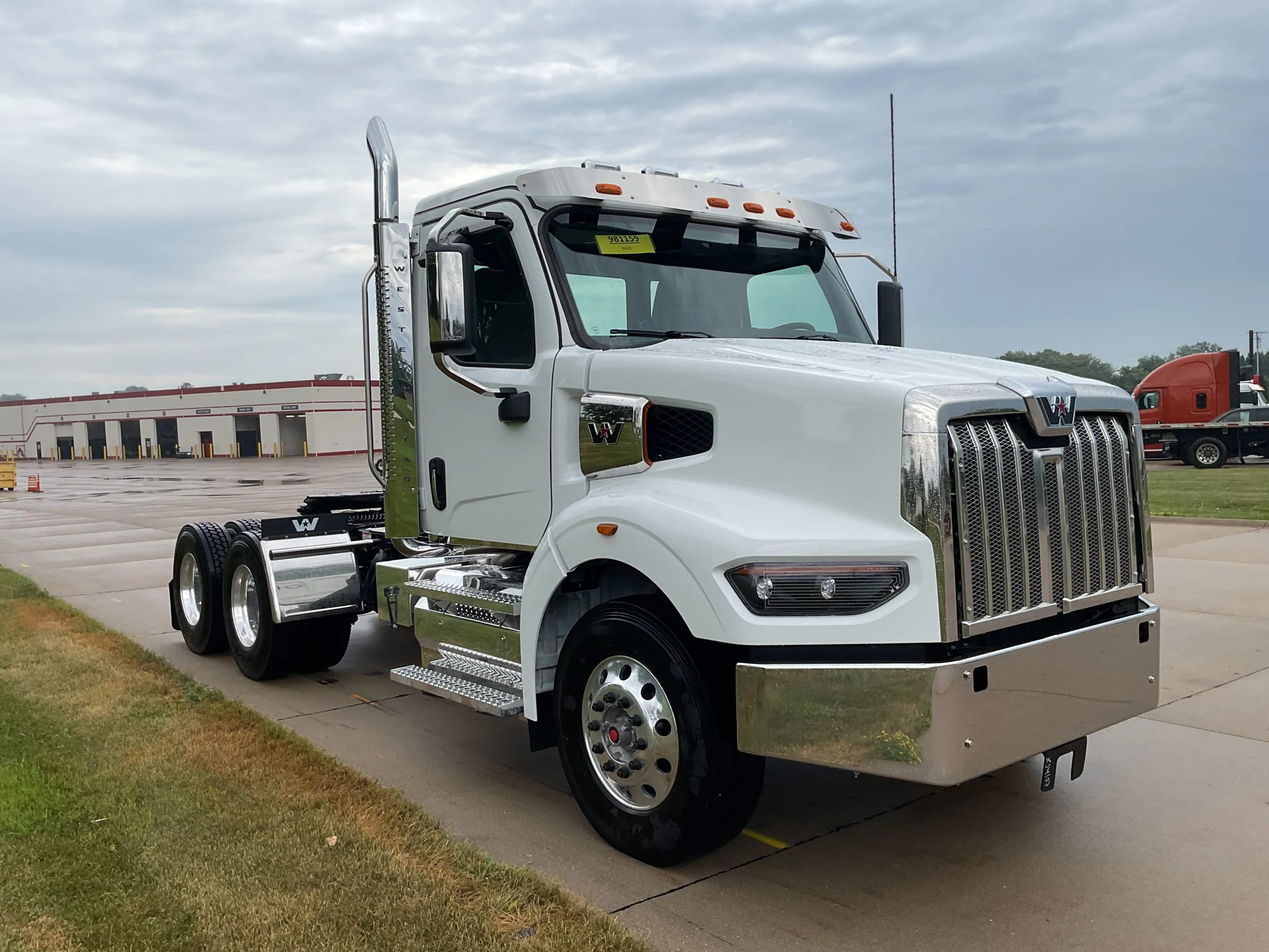2027 Western Star in Davenport, IA — photo 3