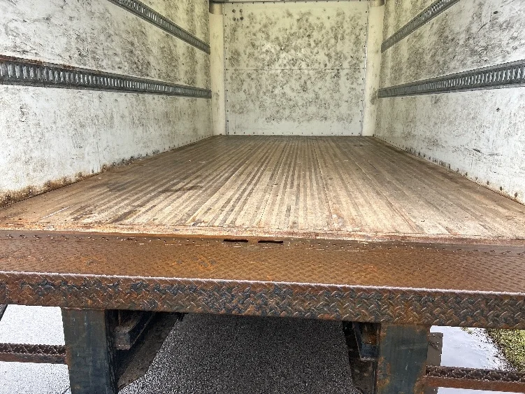 2021 Isuzu NPR - image 10