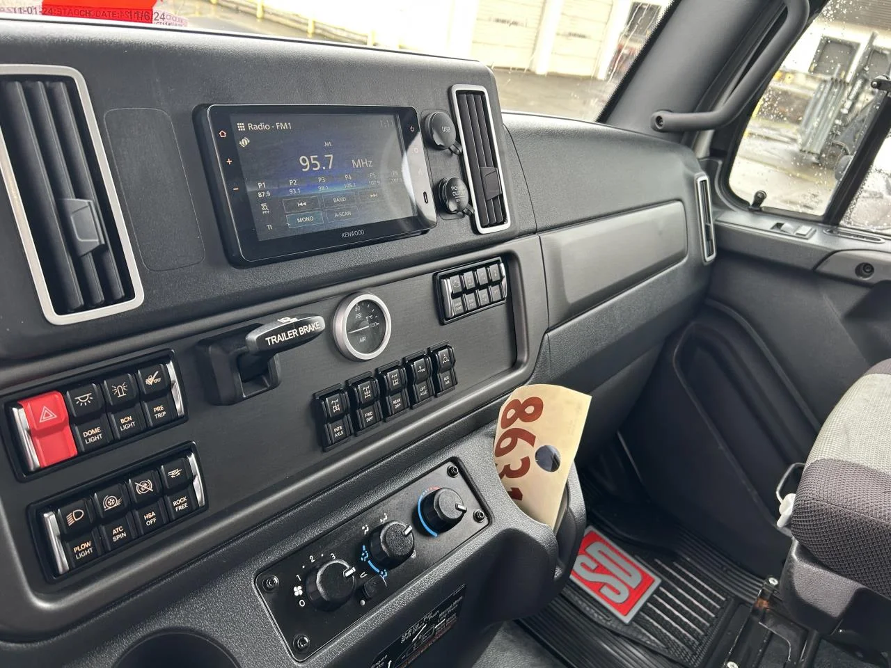 2025 Freightliner 114SD - image 10