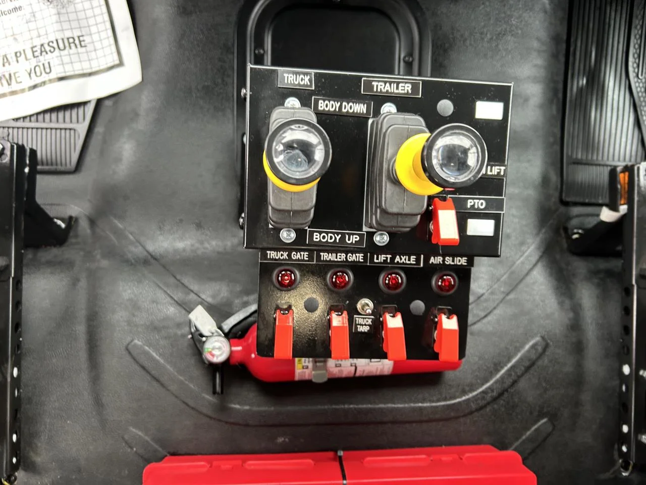 2025 Freightliner 114SD - image 9