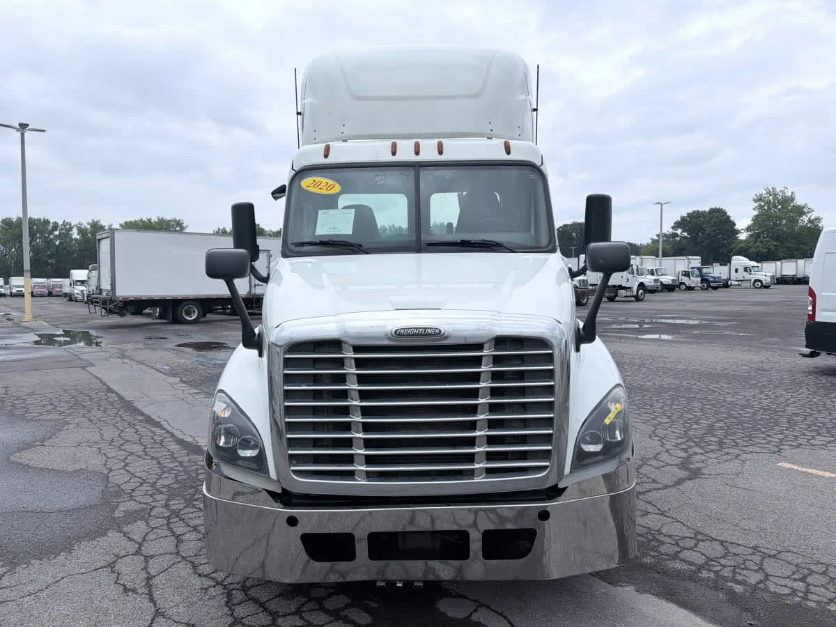 2020 Freightliner Cascadia in Syracuse, NY — photo 2