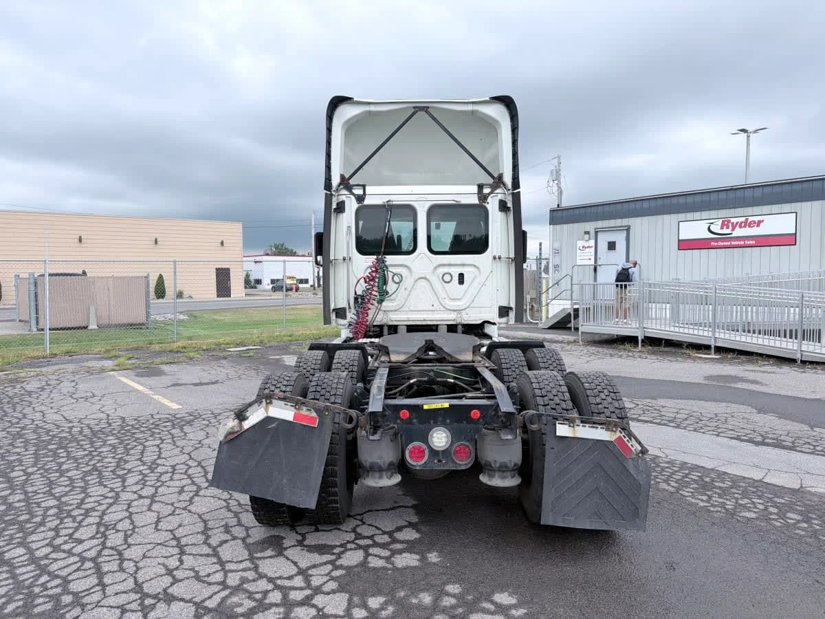 2020 Freightliner Cascadia in Syracuse, NY — photo 5
