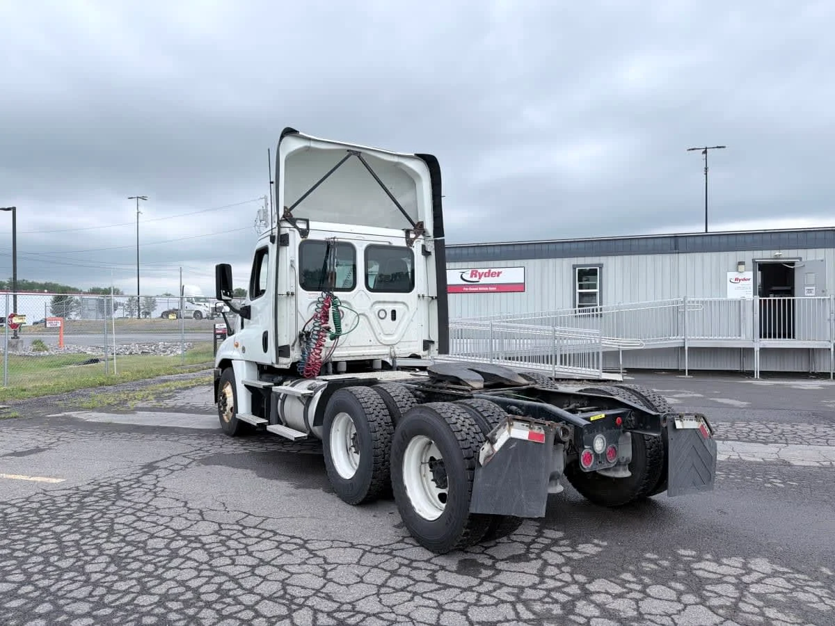 2020 Freightliner Cascadia in Syracuse, NY — photo 6
