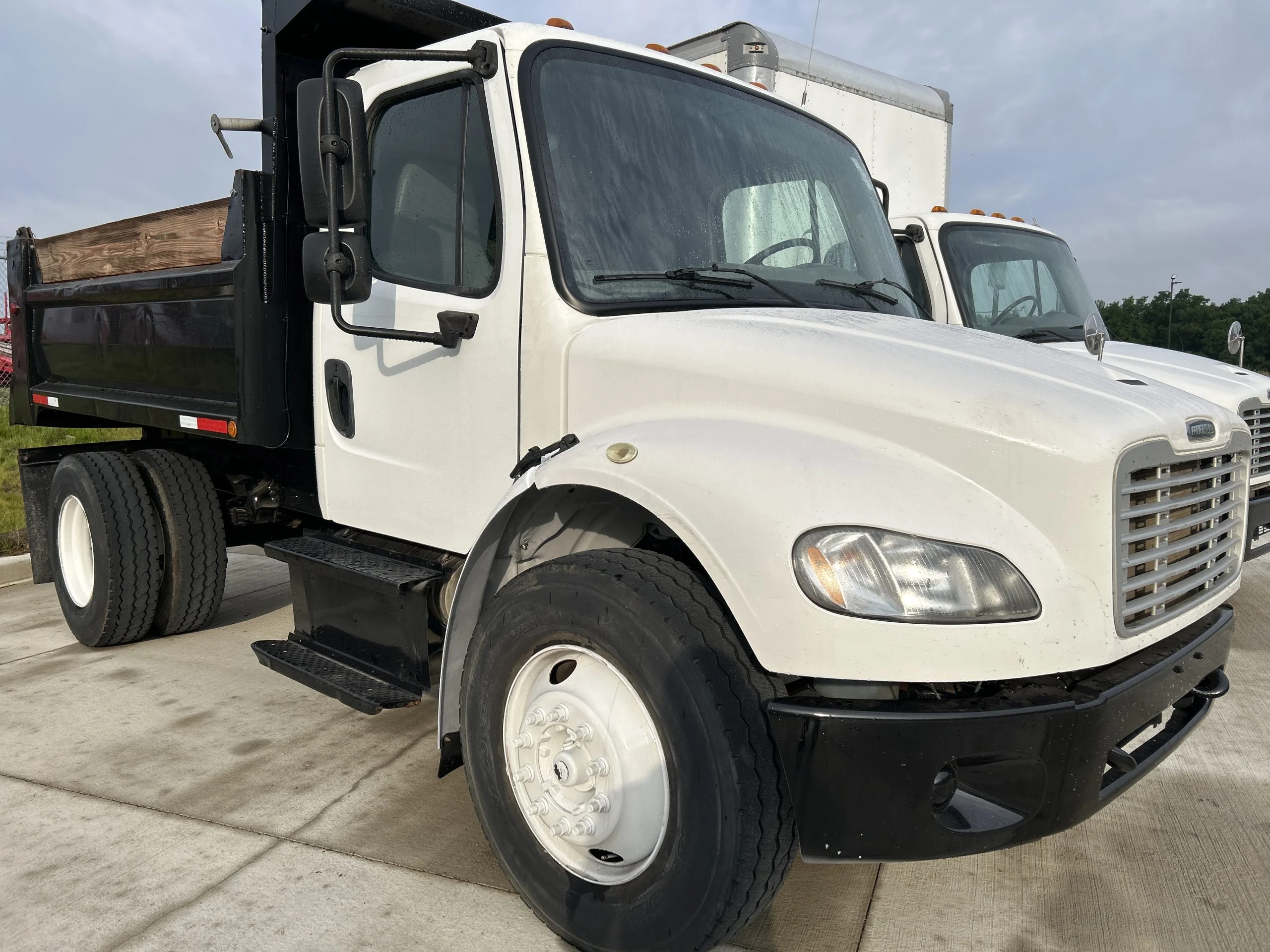 2016 Freightliner M2 106 in Fremont, IN — photo 2