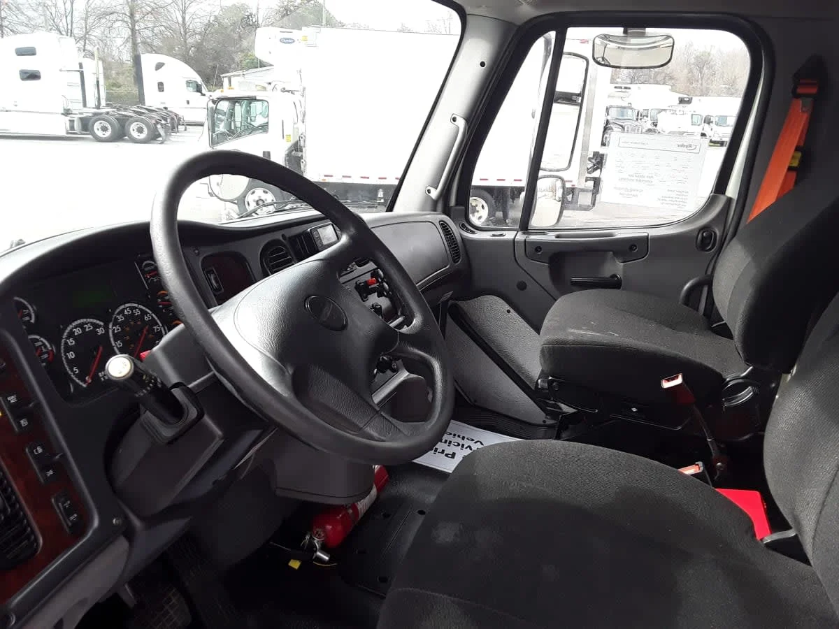 2019 Freightliner M2 106 - image 7