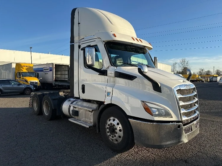 2021 Freightliner Cascadia in Wilsonville, OR