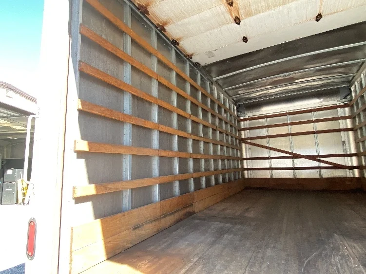 2019 Isuzu NQR - image 10