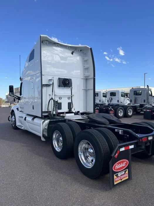 2022 Peterbilt 579 - image 3
