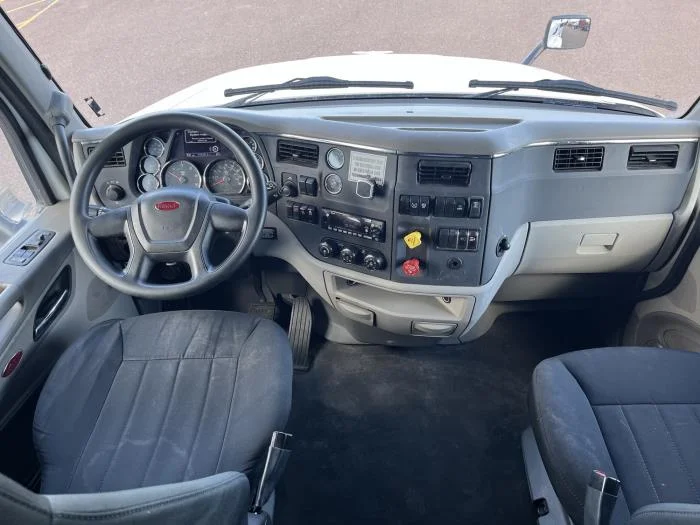 2022 Peterbilt 579 - image 13