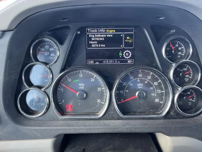 2022 Peterbilt 579 - image 12