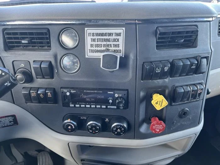 2022 Peterbilt 579 - image 14