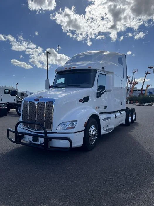 2022 Peterbilt 579 - image 2