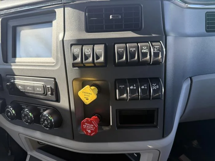 2026 Peterbilt 579 - image 37