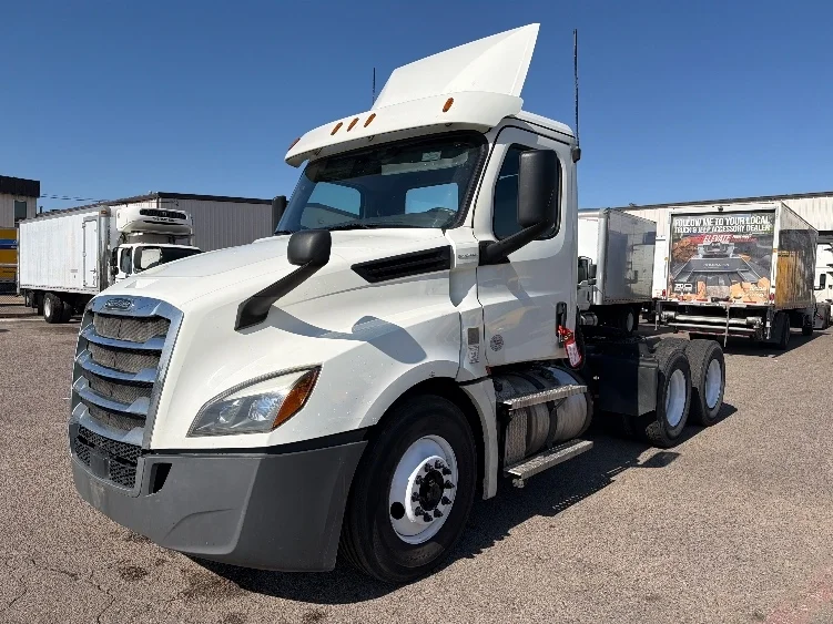 2020 Freightliner Cascadia - image 3