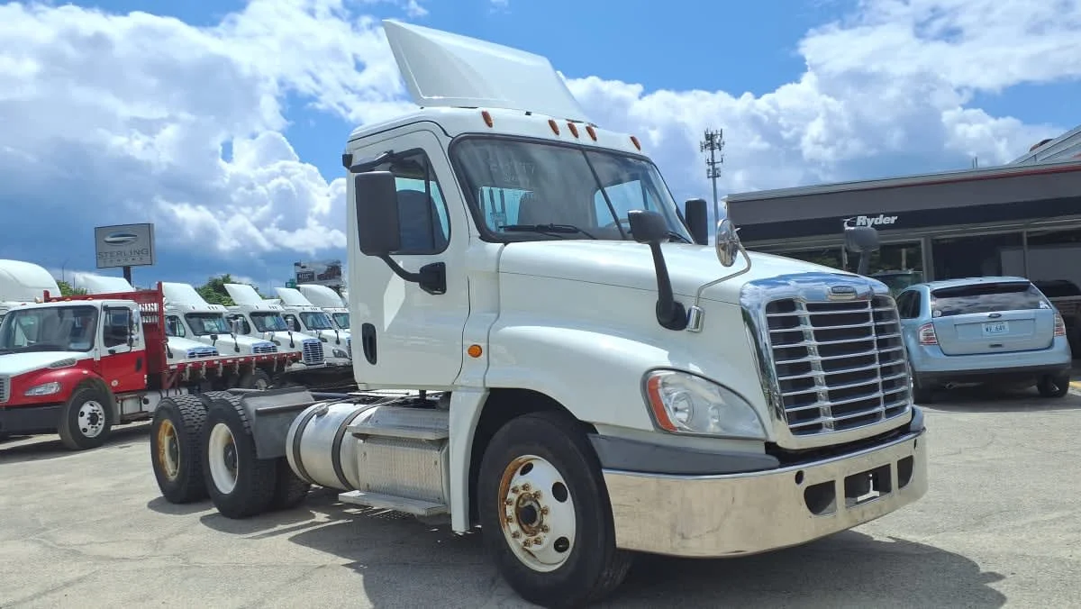 2019 Freightliner Cascadia in Warwick, RI — photo 3
