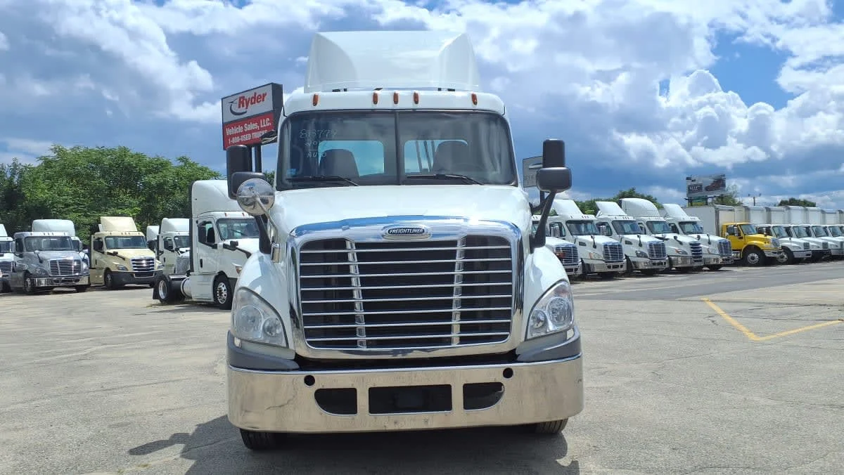 2019 Freightliner Cascadia in Warwick, RI — photo 2