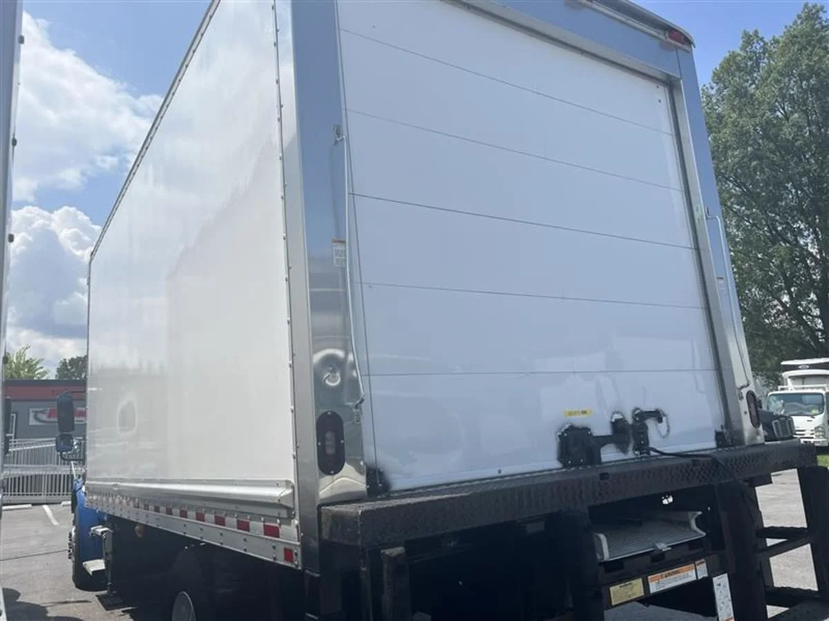 2018 Freightliner M2 106 - image 6