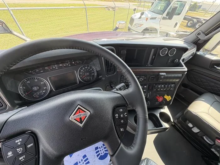 2026 International LT - image 11